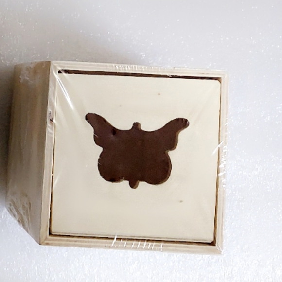 Enchanting Wooden Square Craft Butterfly Box: A Masterpiece of Art FREE SHIPPING - Picture 2 of 4